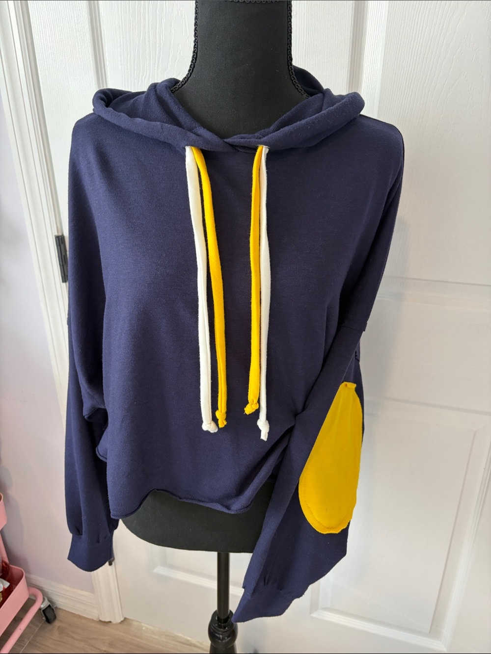 Tresics Dark Blue Cropped overszd Hooded Pullover with padded elbows size small